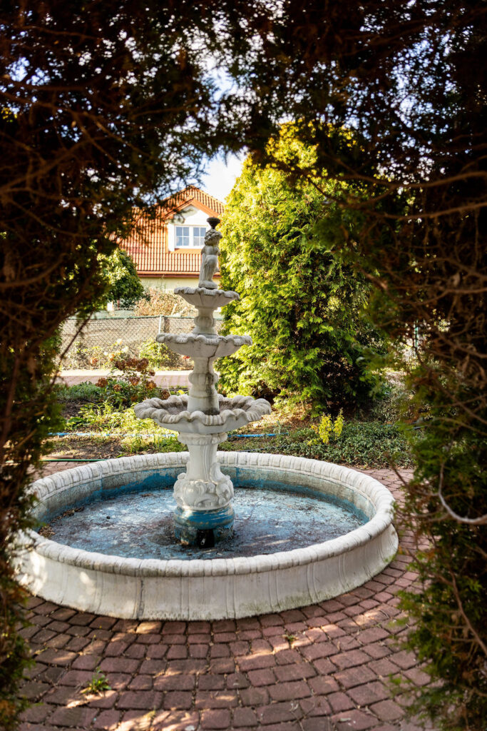 Gościniec Maria sala bankietowa - imprezy, wesela pod Warszawą, Mazowieckie, obok Piaseczna - Obiekt z zewnątrz - Przytulna przestrzeń, teren wokół obiektu