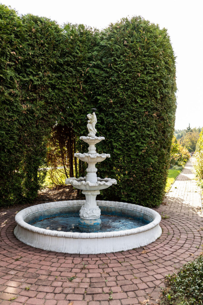 Gościniec Maria sala bankietowa - imprezy, wesela pod Warszawą, Mazowieckie, obok Piaseczna - Obiekt z zewnątrz - Przytulna przestrzeń, teren wokół obiektu