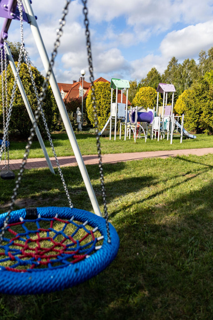 Gościniec Maria sala bankietowa - imprezy, wesela pod Warszawą, Mazowieckie, obok Piaseczna - Obiekt z zewnątrz - Przytulna przestrzeń, teren wokół obiektu