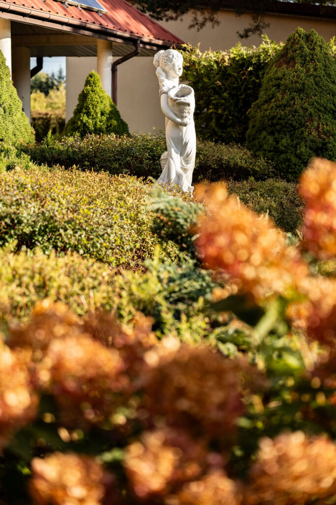 Gościniec Maria sala bankietowa - imprezy, wesela pod Warszawą, Mazowieckie, obok Piaseczna - Obiekt z zewnątrz - Przytulna przestrzeń, teren wokół obiektu